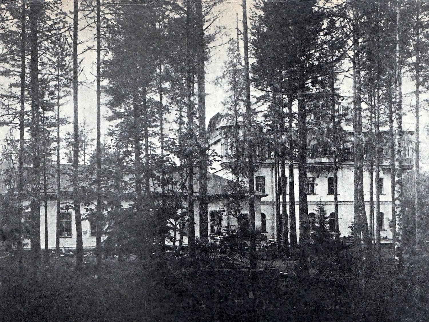 Karjalan Lastenkylän päärakennus ja koulu